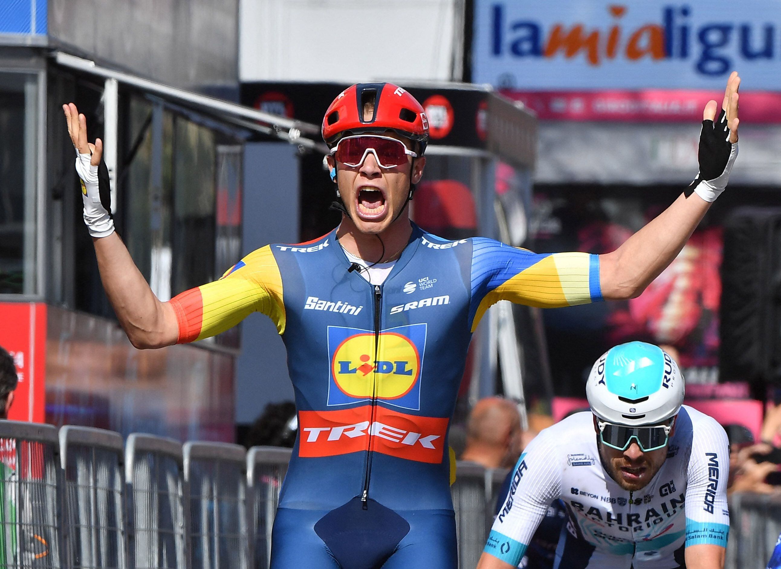 jonathan milan sprints to giro d'italia stage win as tadej pogacar stays in overall lead