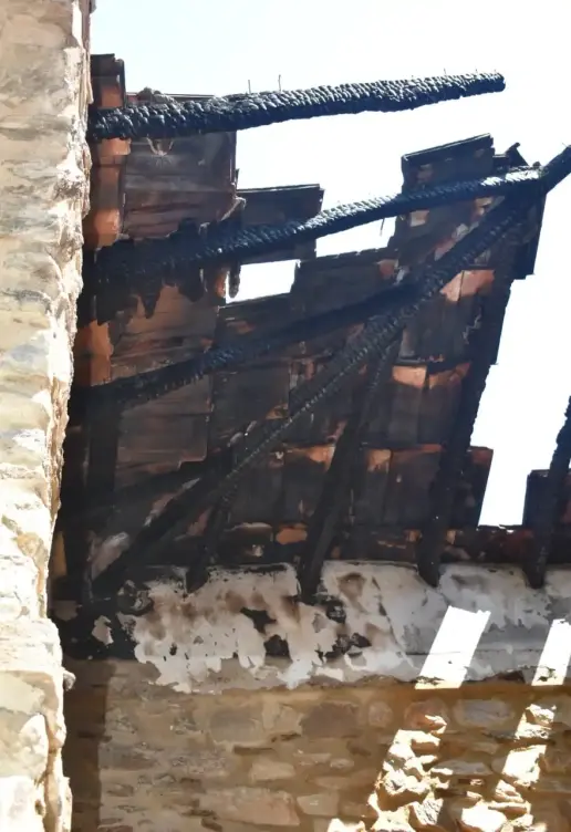 χαλκιδική: κάηκε ολοσχερώς από πυρκαγιά ιστορικός ναός του 19ου αιώνα - δείτε φωτογραφίες