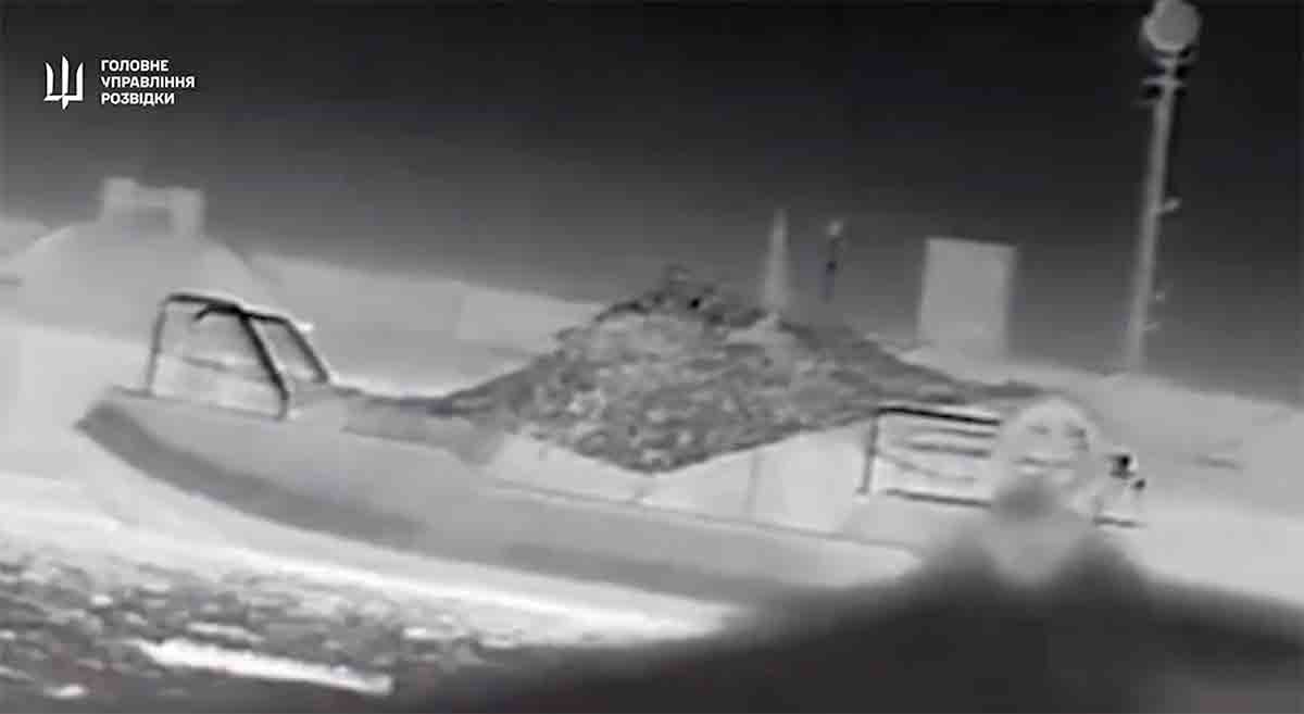 vidéo : le drone de combat maritime magura v5 détruit un bateau rapide russe en crimée