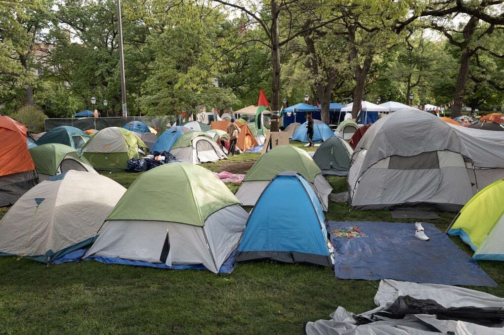 university of chicago clears out encampment without arrests