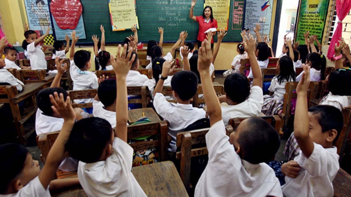 deped's old academic calendar is set to return next year