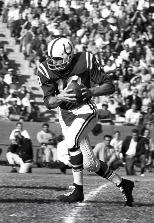 Hall of Fame quarterback Johnny Unitas born on this day in 1933