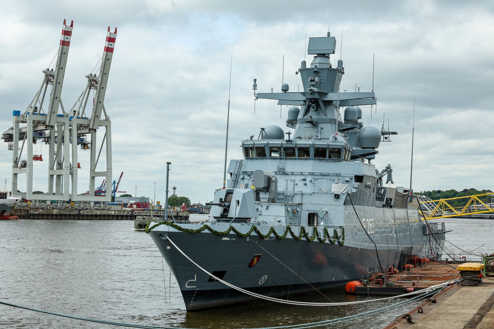 korvette der deutschen marine auf namen «karlsruhe» getauft