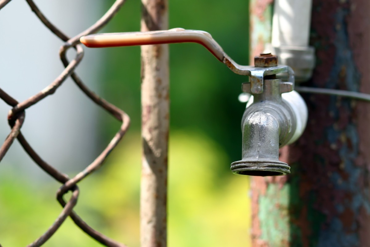easy diy hack for fixing outdoor water spigots will save people hundreds