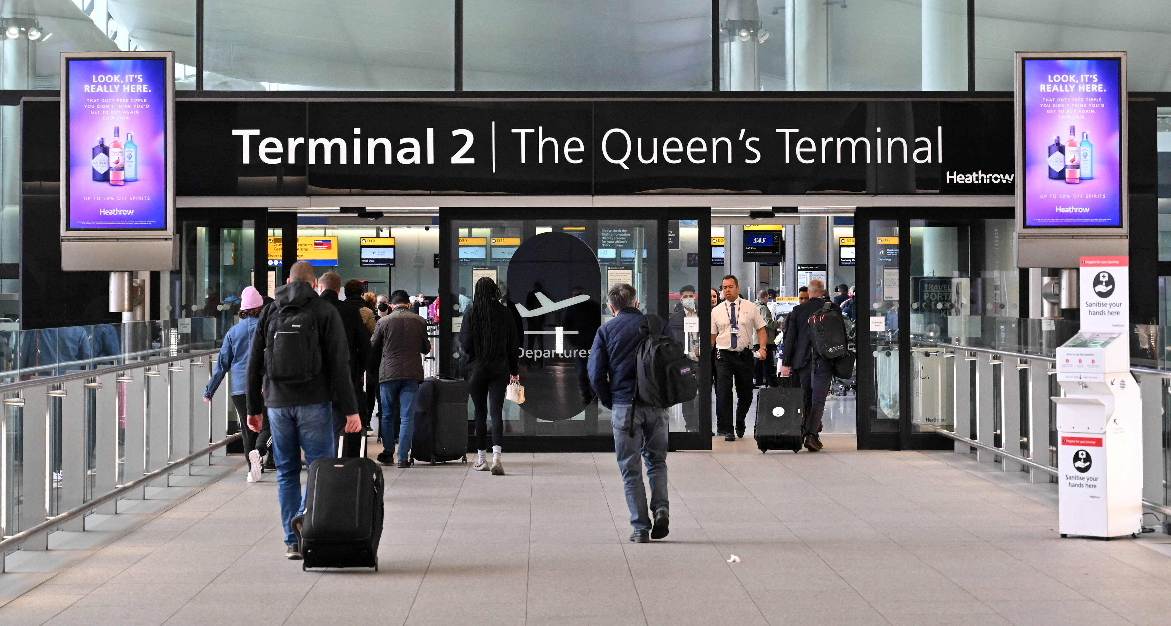 aux royaume-uni, une panne dans les aéroports du pays provoque le chaos