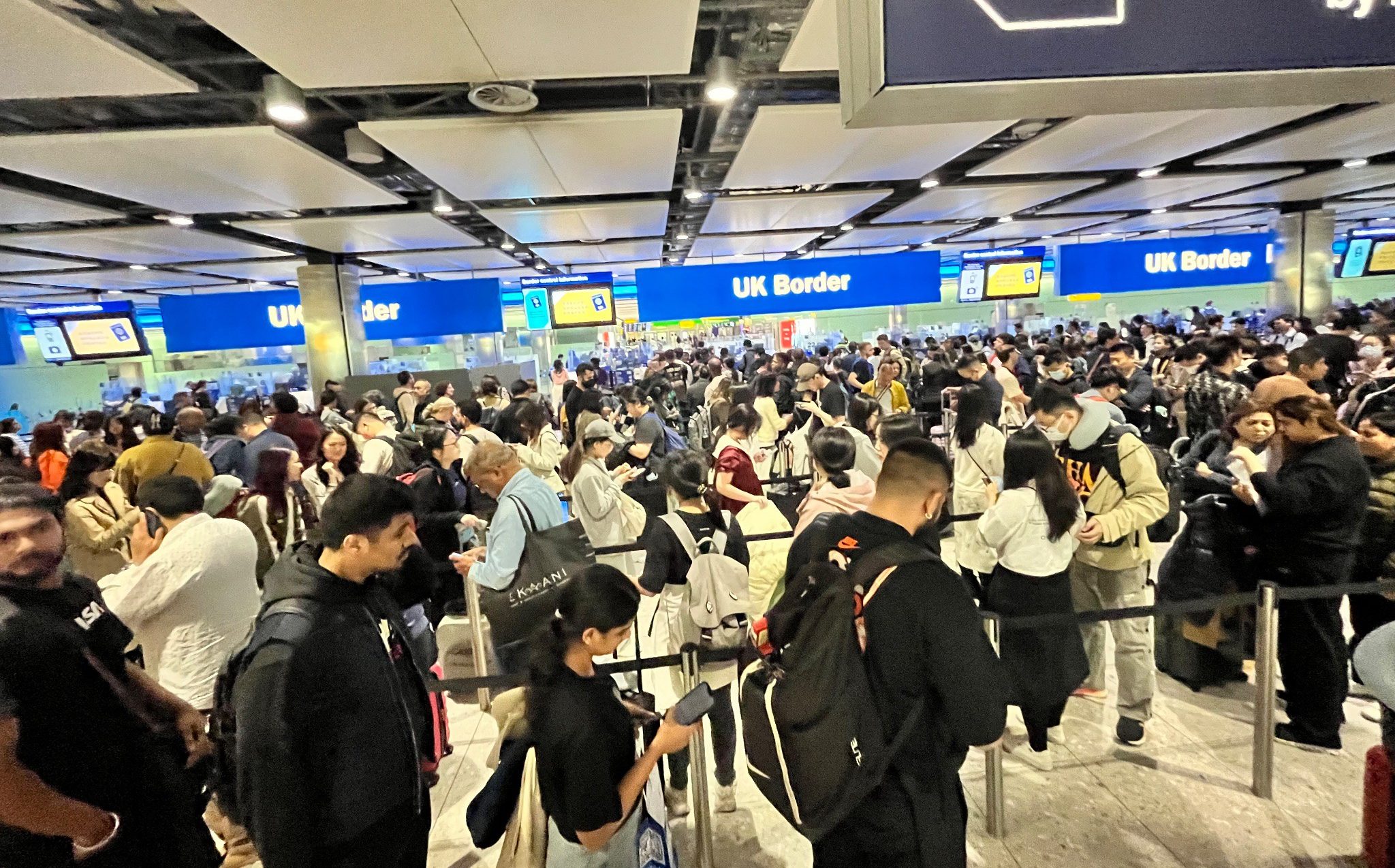 travel chaos at heathrow and major uk airports over border force issue
