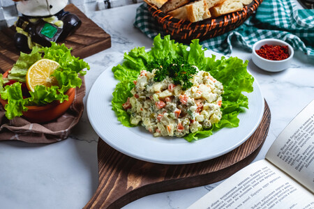 cómo mejorar la ensalada rusa, según cuatro chefs expertos
