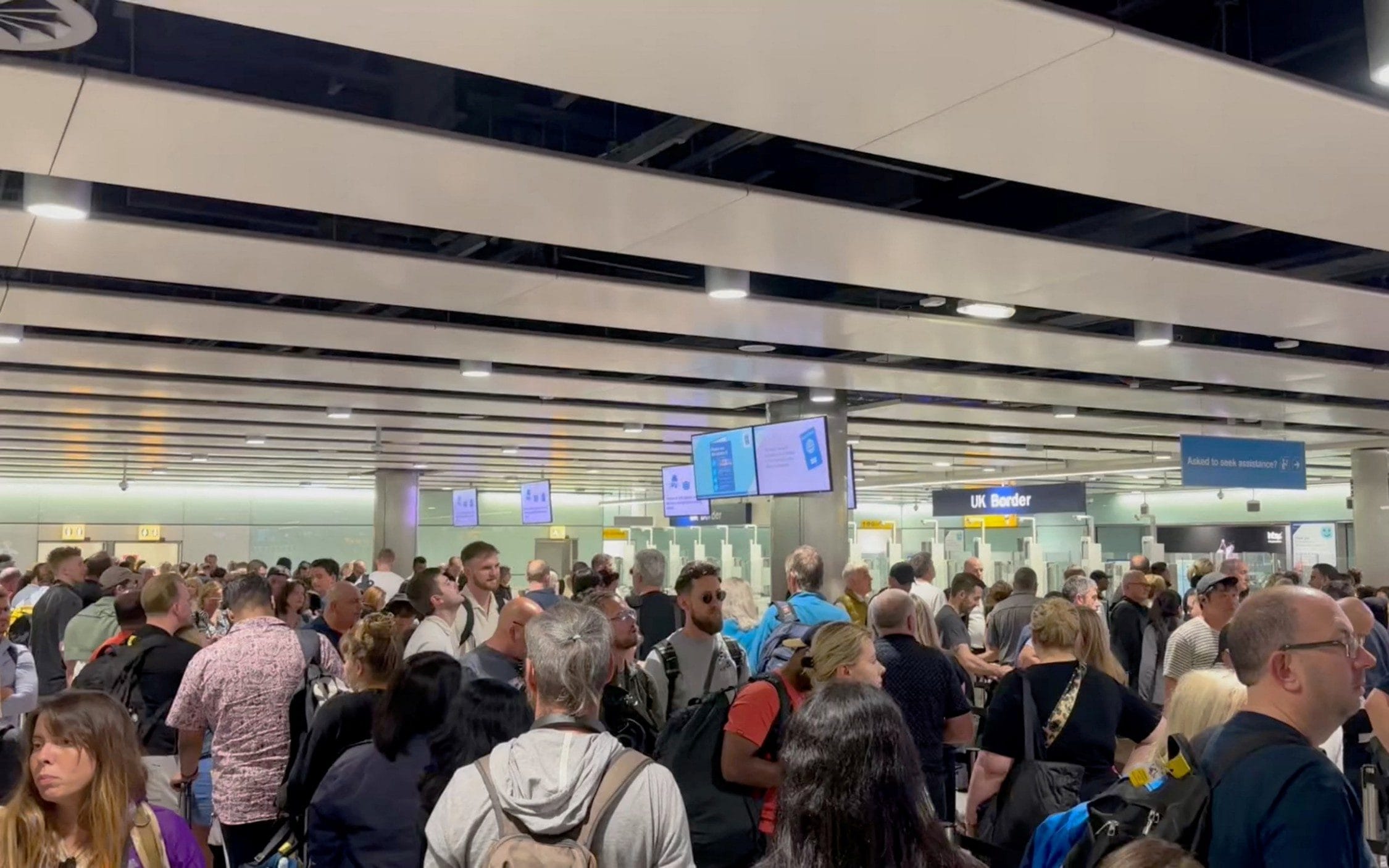 travel chaos at heathrow and major uk airports over border force issue