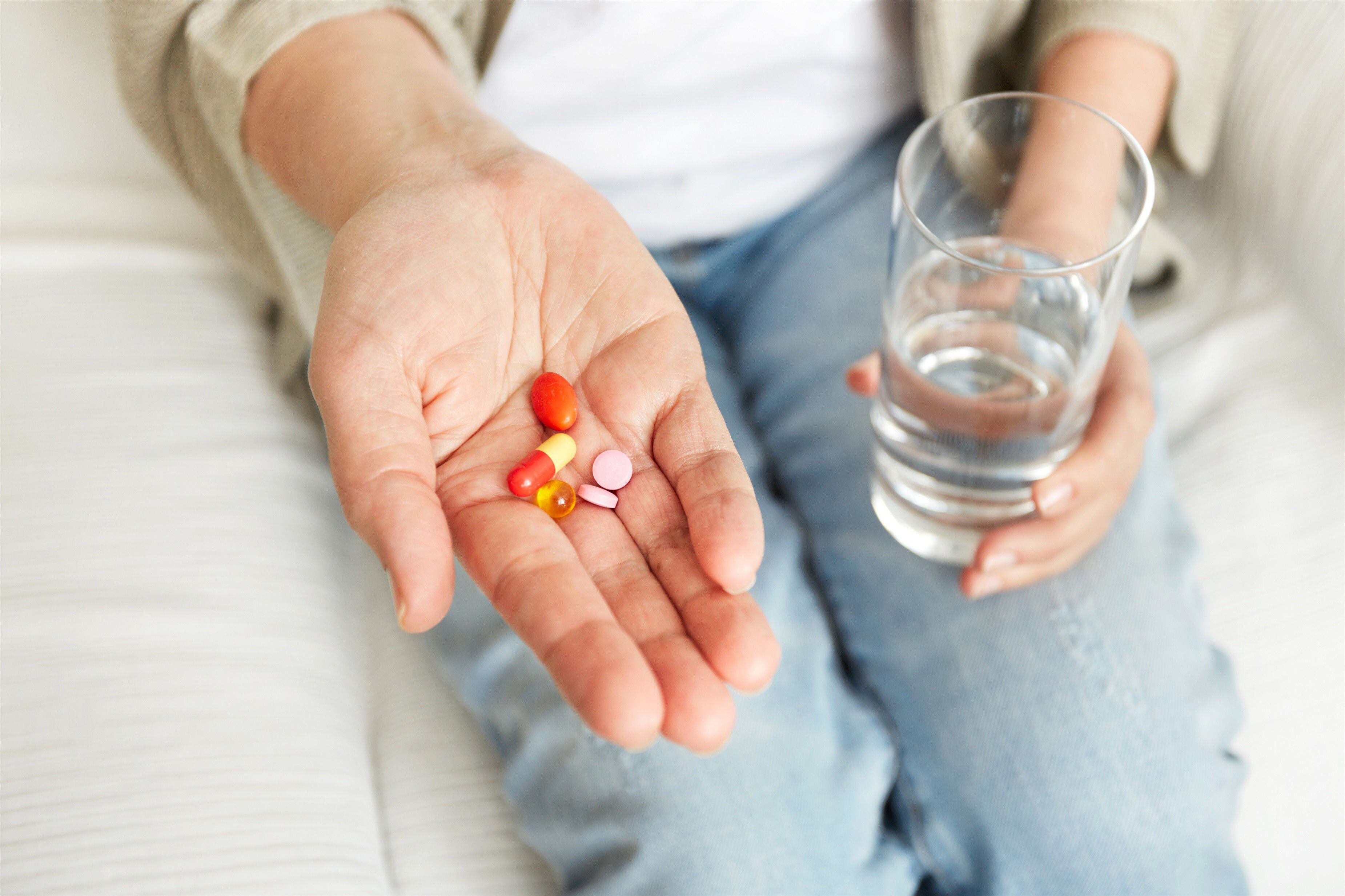 mujer tomó ibuprofeno para aliviar sus cólicos menstruales y terminó en coma ¿qué sucedió?
