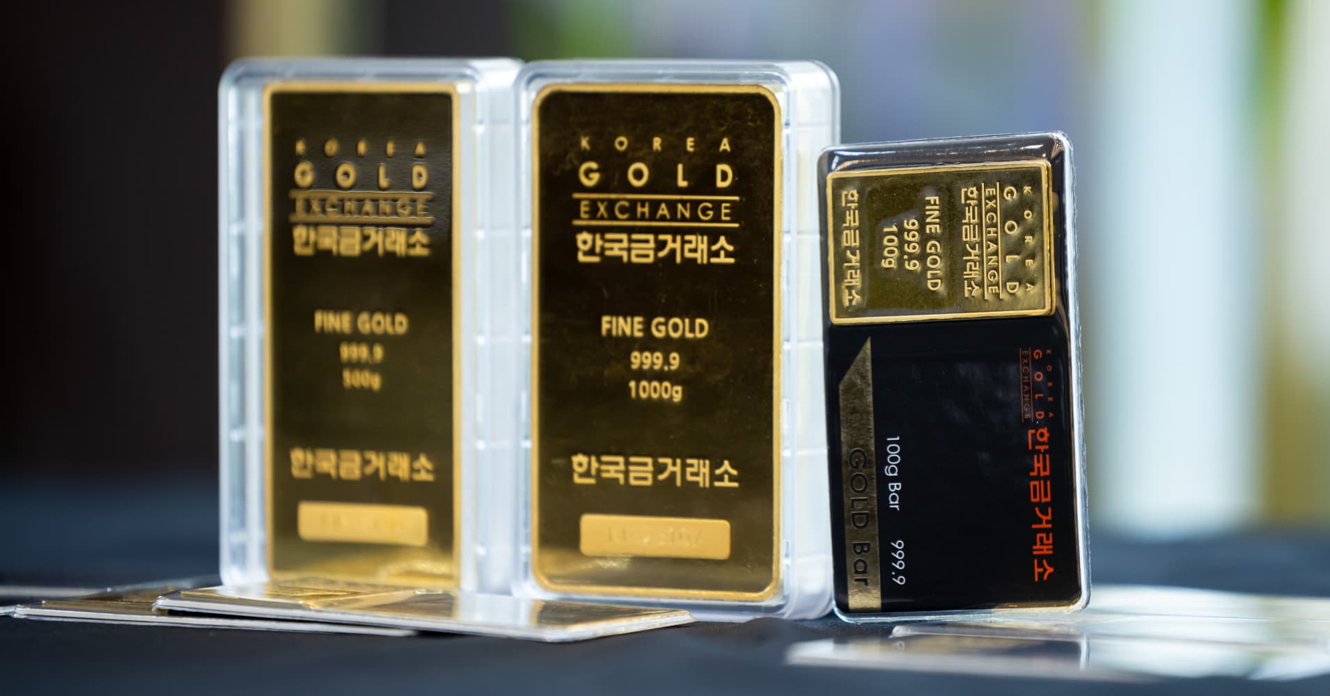 gold bars are selling like hot cakes in korea's convenience stores and vending machines