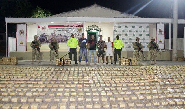golpe al narcotráfico en la guajira: ejército nacional decomisó 600 kilos de cocaína