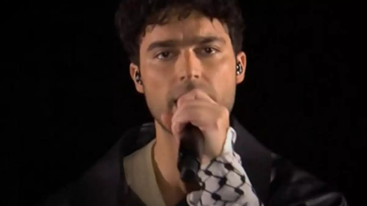eurovision 2024: ο σουηδός καλλιτέχνης ανέβηκε στη σκηνή με παλαιστινιακό μαντήλι – η αντίδραση της εbu