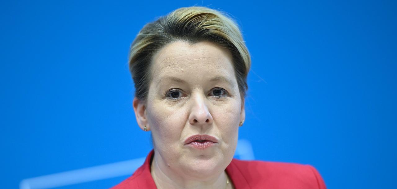 mann schlägt berliner senatorin giffey gegen den kopf – erneute attacke in dresden