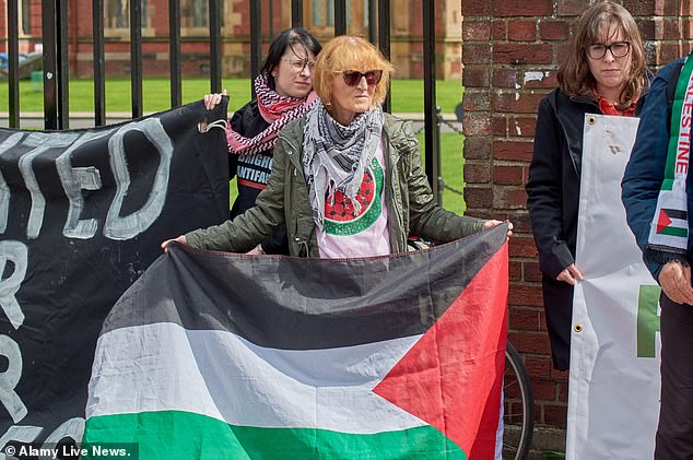 qub students want hillary clinton removed as chancellor