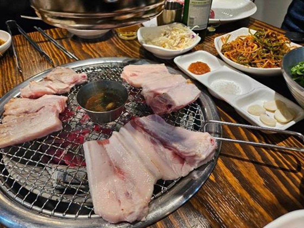 黒豚どころか「うなぎ」？…韓国で止まらない「豚バラ焼肉の脂身」騒ぎ