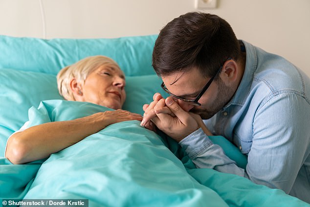 expert reveals reason dementia patients 'return' before death