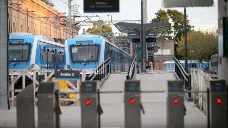 paro general de colectivos y trenes en argentina: a qué hora deja de funcionar el transporte público