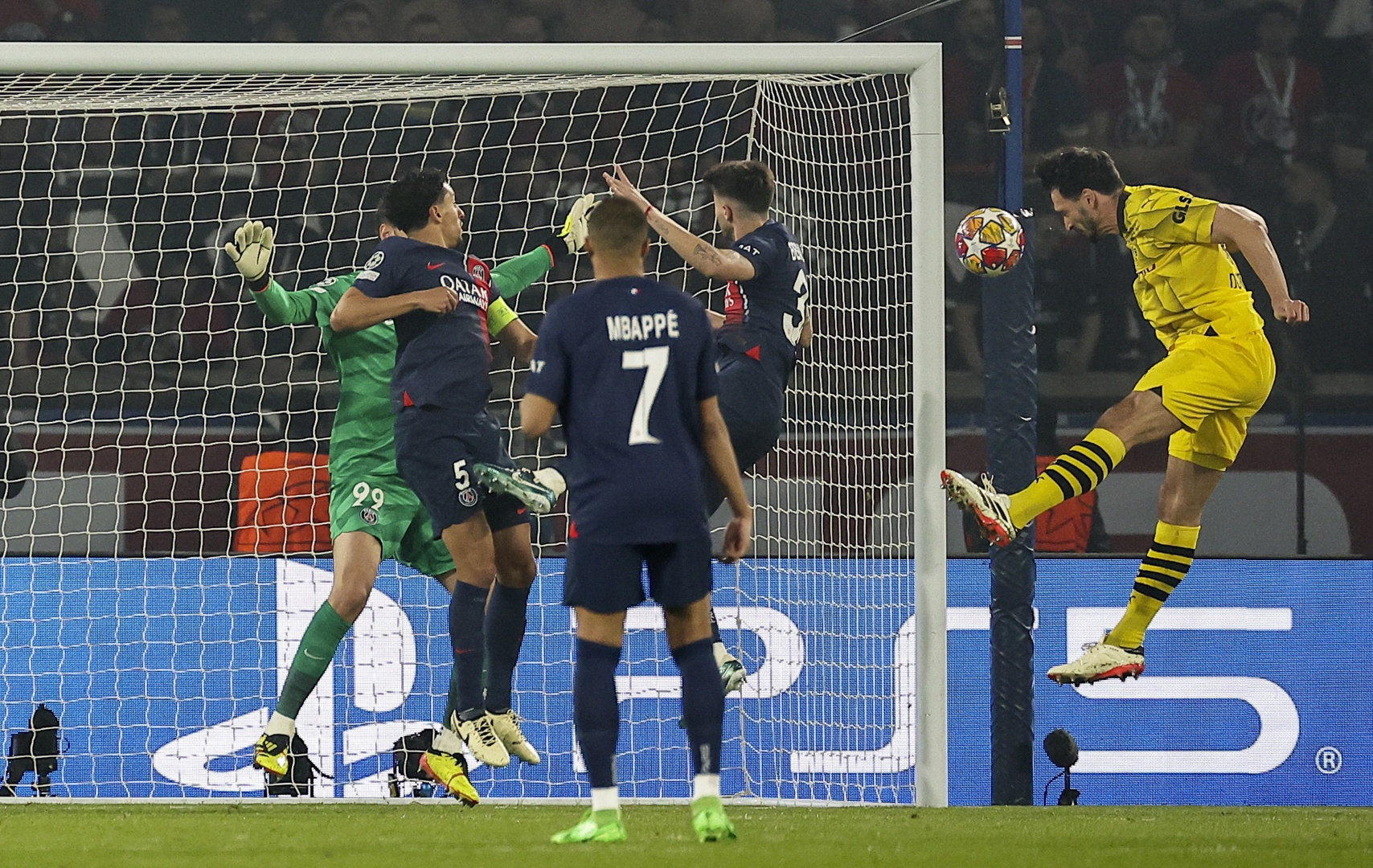 0-1. el borussia entierra el sueño parisiense camino de su tercera final