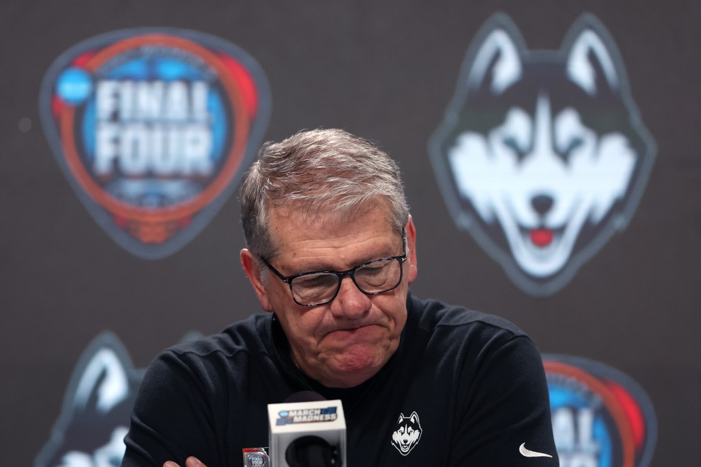 Geno Auriemma, UConn Legends Irate Over Controversial March Madness ...