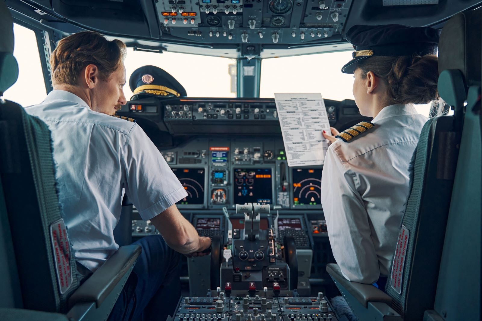 <p>To fly a commercial aircraft, you will need a bachelor’s degree, a private pilot license, and 1500 hours of flying experience. Once you do that, you can earn more than $200,000 per year, with the average salary being $198,190.</p>