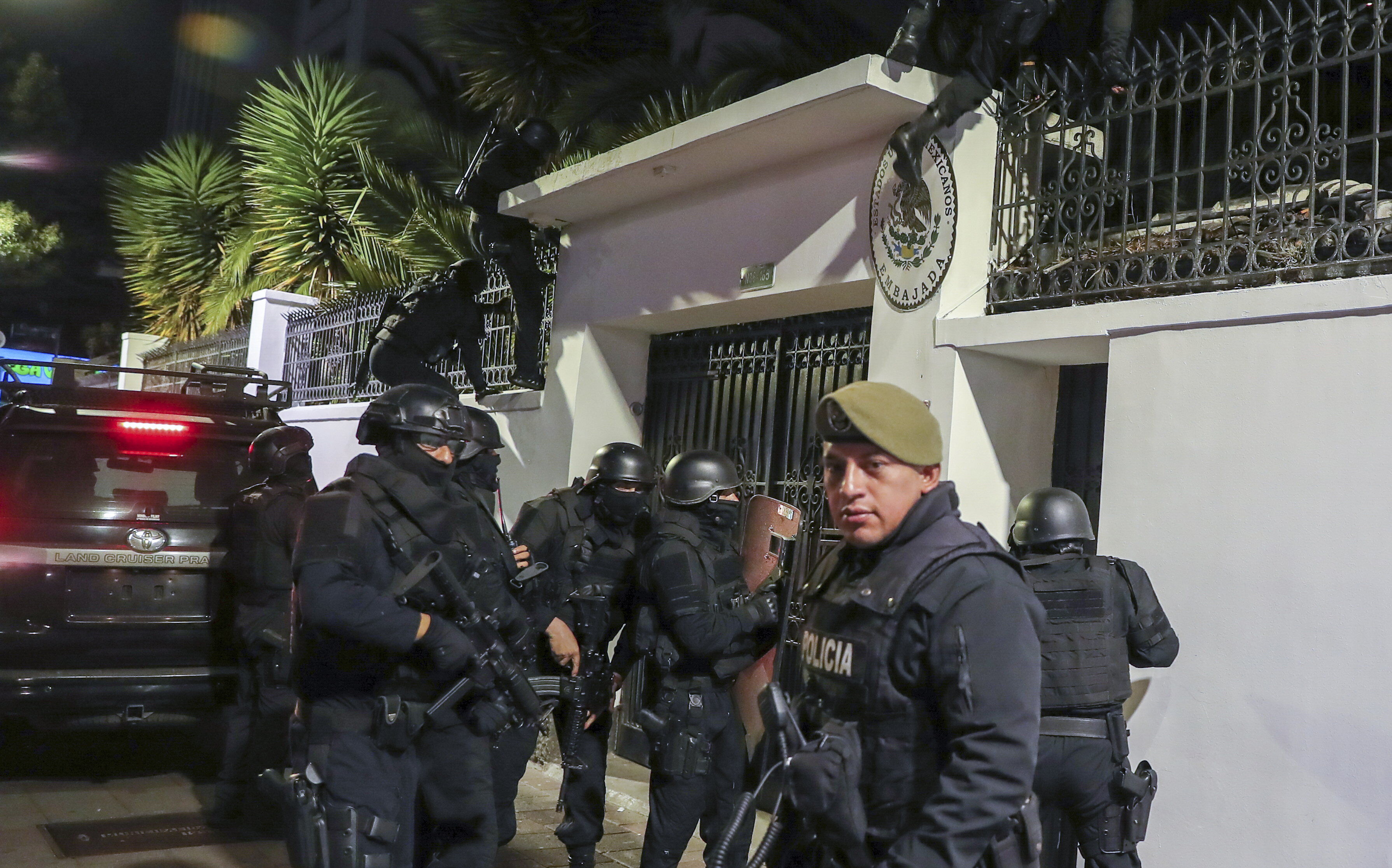 equateur : un raid sidérant de la police dans l’ambassade mexicaine provoque une crise diplomatique
