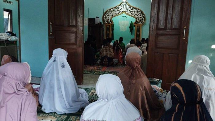 Sosok Mbah Benu,Pimpinan Jemaah Aolia Yang Mengaku Telepon Allah SWT ...