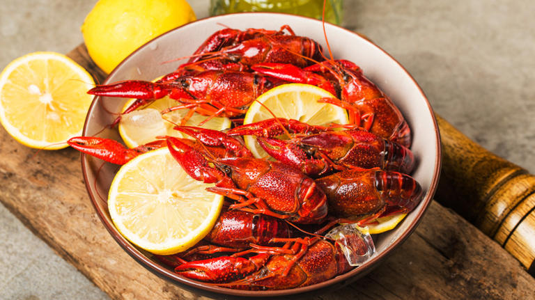 The Absolute Best Way To Thaw Frozen Crawfish Without Ruining It