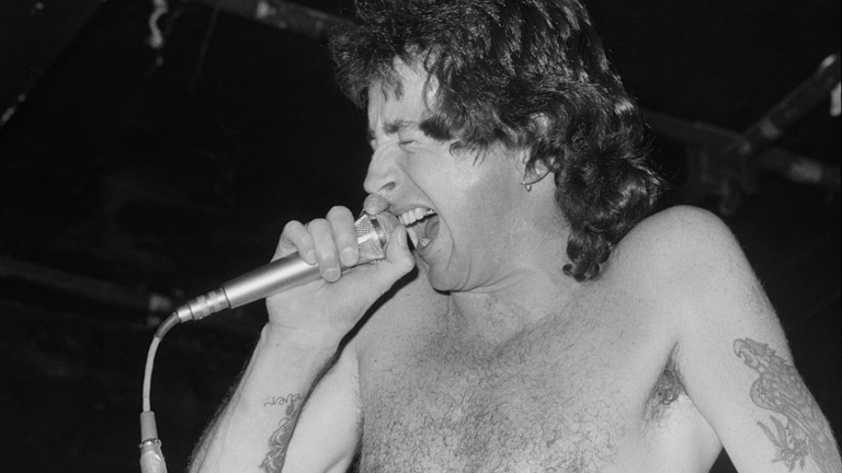  Watch remastered HD footage of Bon Scott-fronted AC/DC performing Jailbreak live in London in 1976 