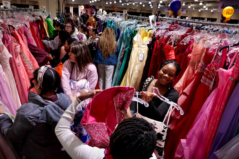 1,200 high school students find their prom dresses at ‘Belle of the ...