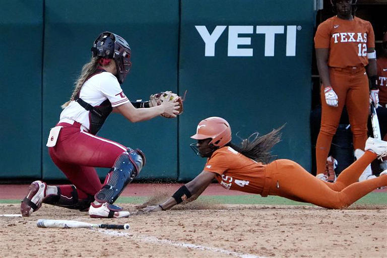 Texas softball shuts down No. 1 Oklahoma to take their critical Big 12