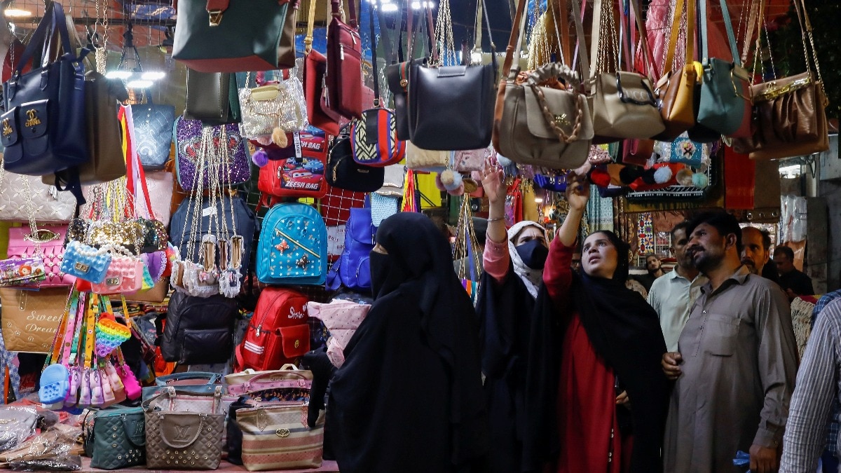 pakistan shoppers feel the pinch as high inflation dampens ramzan's spirit