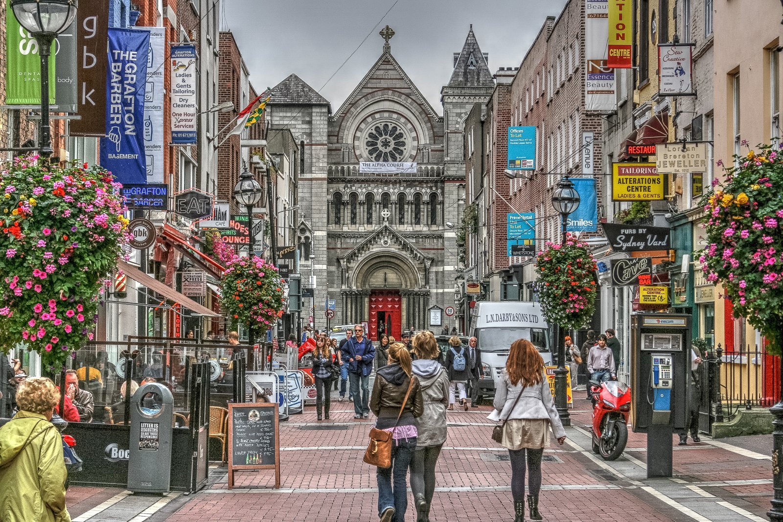 <p class="wp-caption-text">Image Credit: Shutterstock / jamegaw</p>  <p>Experience the lively spirit of Dublin’s streets with its rich history and friendly locals. Performers can entertain crowds along Grafton Street or in the bustling Temple Bar district.</p>