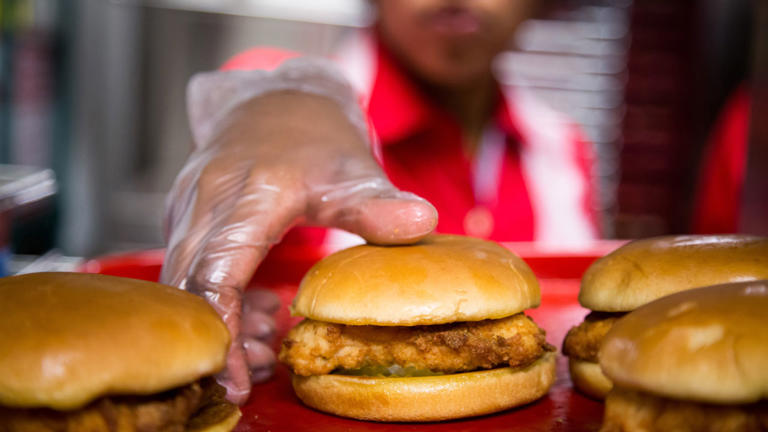 5 popular fast-food chains that went out of business and why