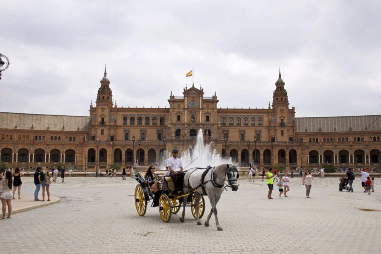 Seville (Sevilla in Spanish), the capital of Andalusia, is easily one of the most picturesque towns in Spain. If you can imagine a Spanish town that oozes nothing but romantic vibes and stellar architecture, it’s Seville. This city is world-famous for its iconic landmarks, beautiful ... Read more