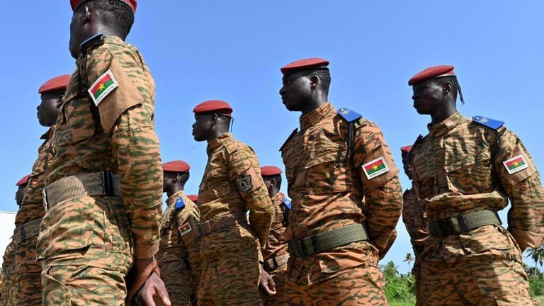 Au Burkina Faso, nouvelle radiation d’un officier des rangs des forces ...