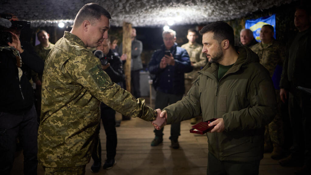 la russie et l'ukraine échangent 90 prisonniers sous l'égide des émirats arabes unis