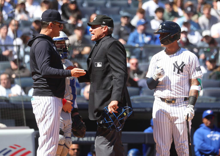 Angel Hernandez makes yet another controversial call that angers Yankees