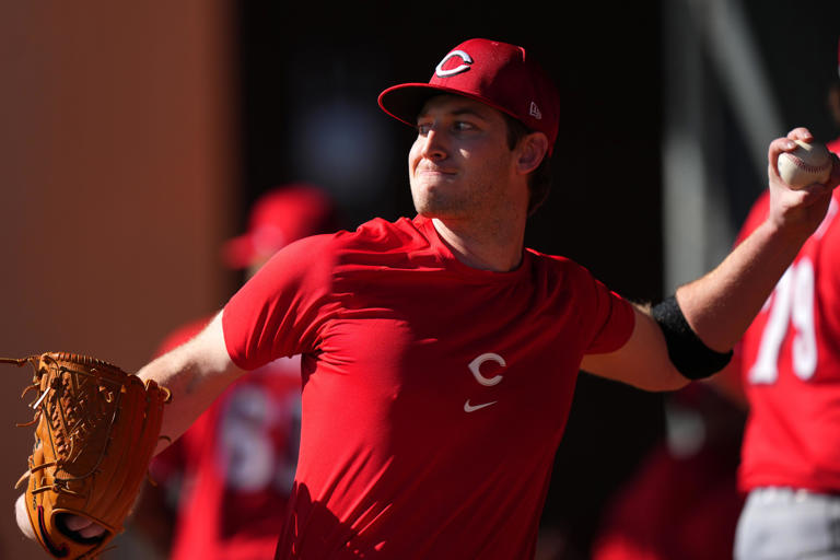 Reds to face pitcher coming off long layoff in first of four games