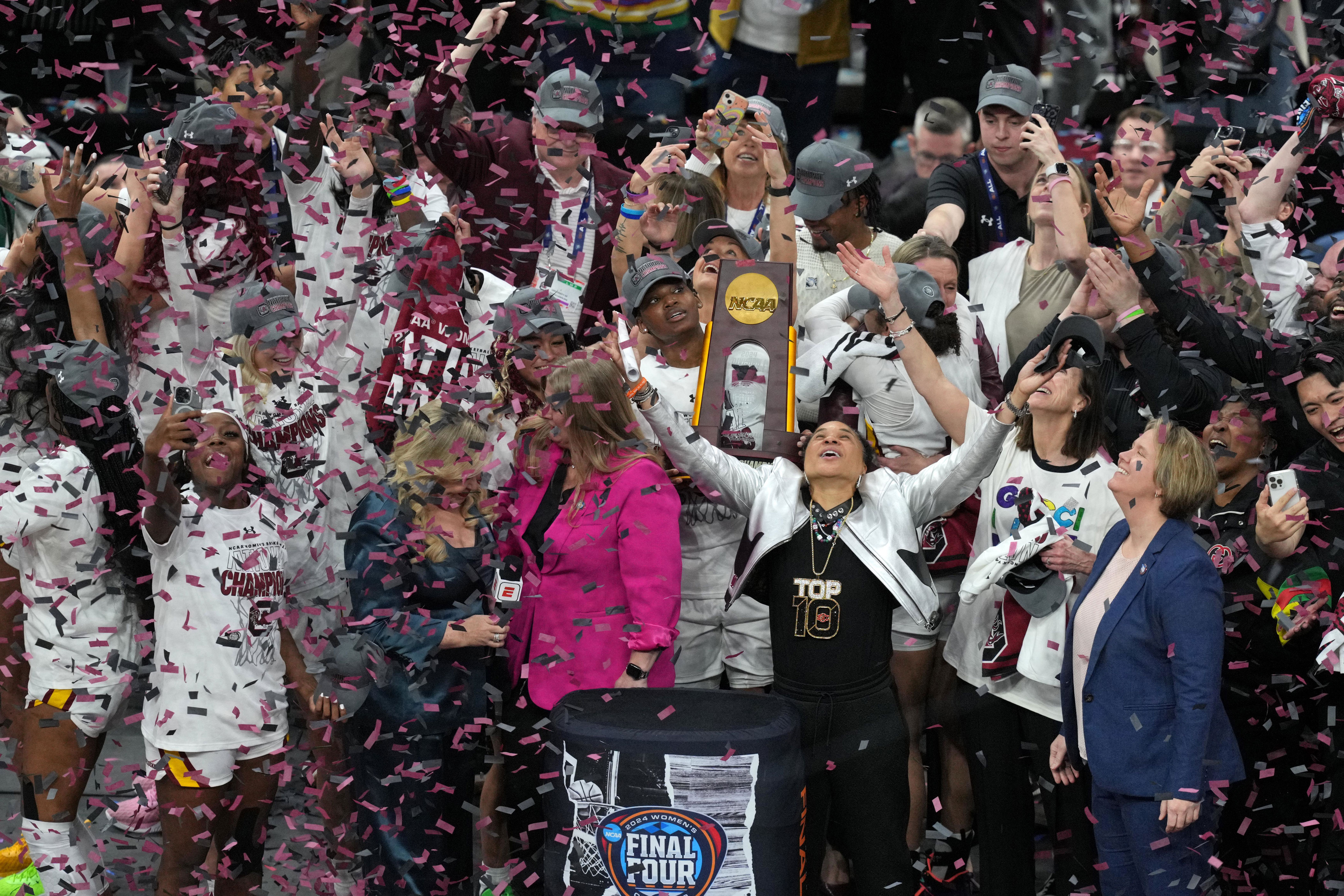 South Carolina women's basketball, Dawn Staley beat Iowa for undefeated