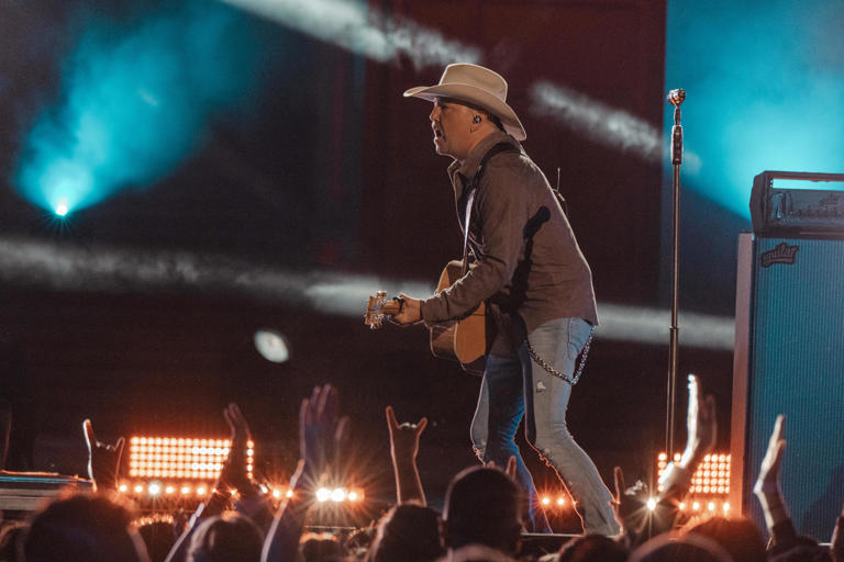 Jason Aldean Ramps Up Electrifying Energy With Country Anthem On Cmt Stage