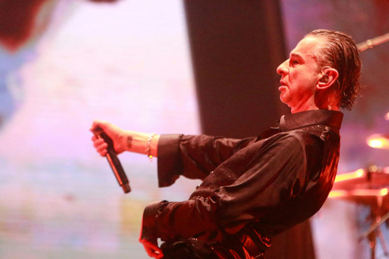 Dave Gahan (hier beim Konzert am 3. April 2024) feierte mit der Crew von Depeche Mode den Tour-Abschluss in Köln.