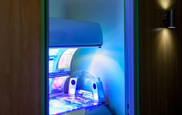 Cancer Experts Sunbeds Need Graphic Warning Signs Like Cigarettes 0734