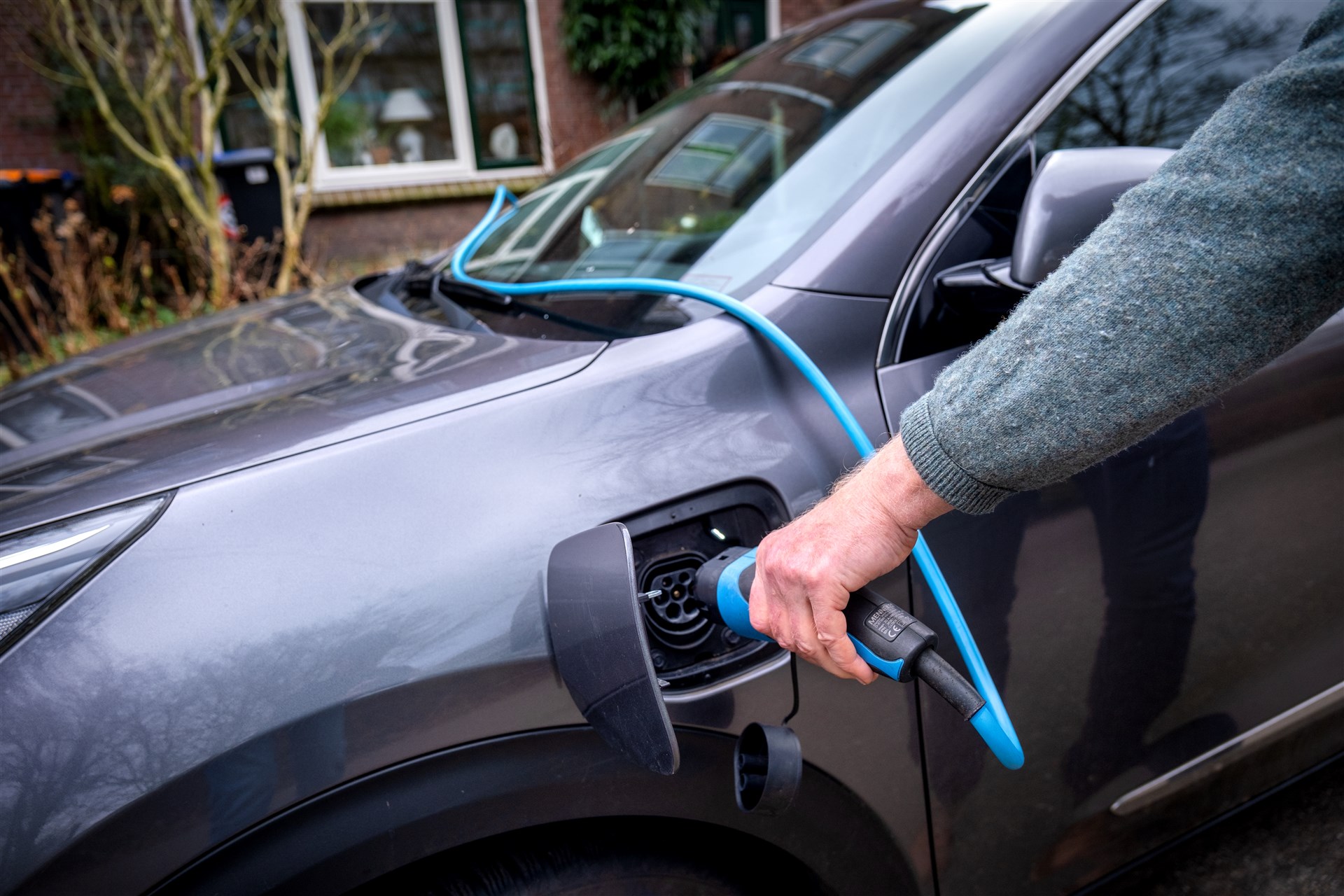 vrees voor hoge belasting elektrische auto's: 'stuk duurder dan benzineauto'
