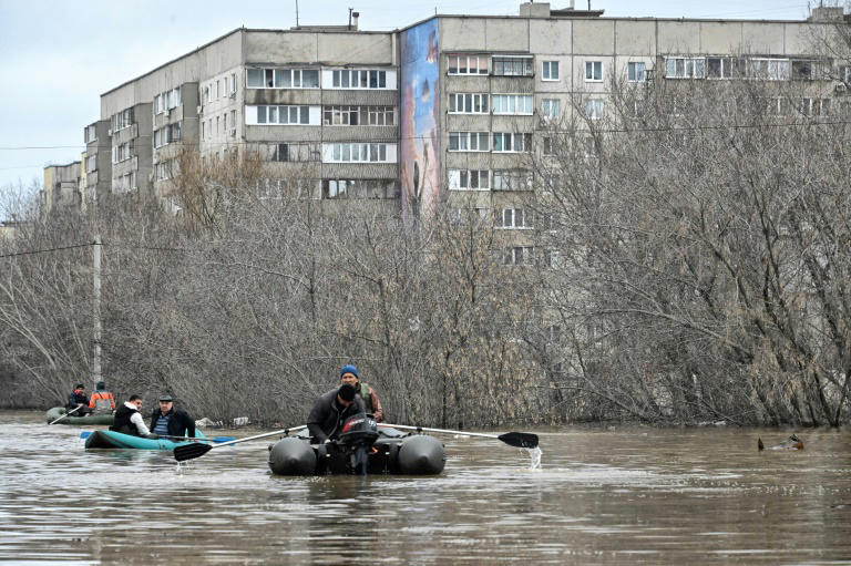 Cities in Russian Urals, west Siberia brace for worst floods in decades