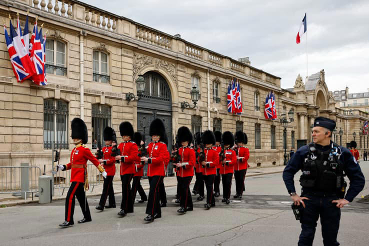 Les images des gardes français à Buckingham Palace, pour les 120 ans de ...