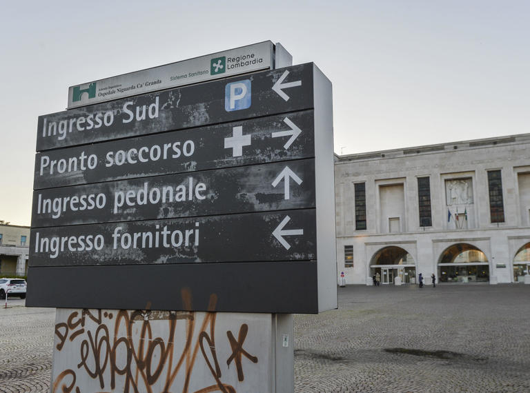 Pedone travolto e sbalzato di 10 metri in centro Milano, è grave