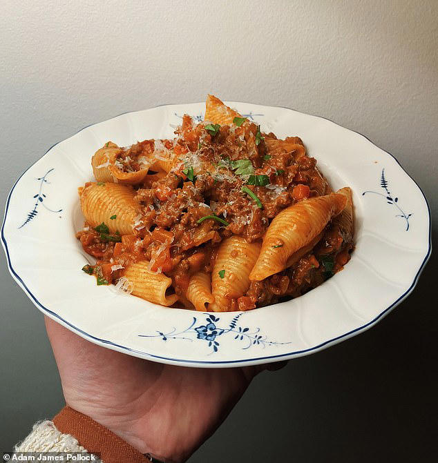 Fierce debate breaks out over how to make a Bolognese as British food ...