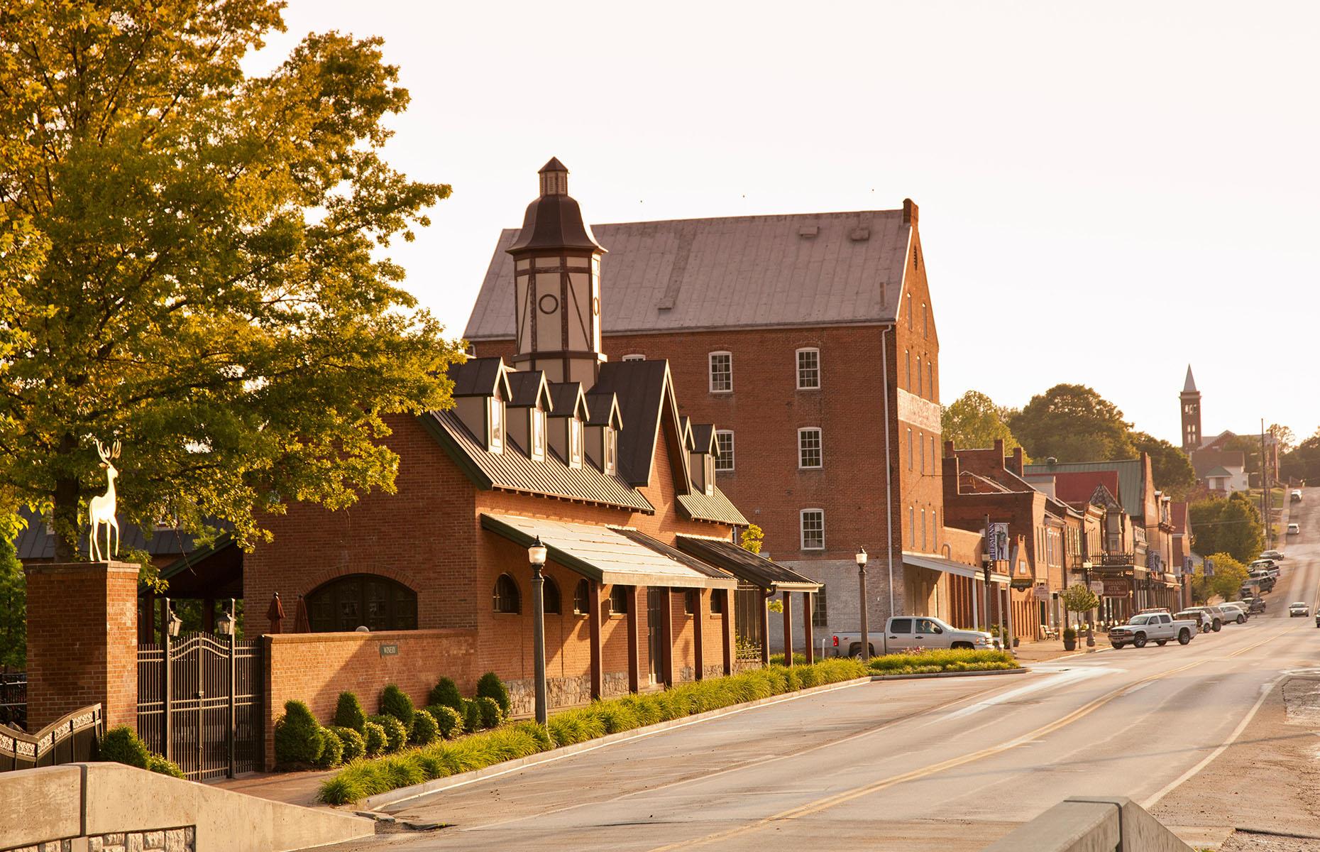 Underrated towns in every US state that locals would rather keep to ...