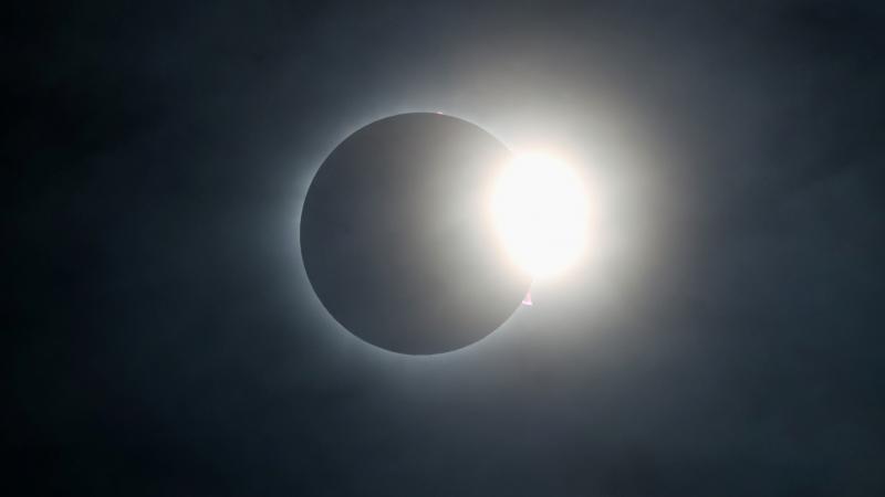 « un des événements les plus émouvants qu’on puisse expérimenter » : les américains assistent à l’éclipse totale (photos)