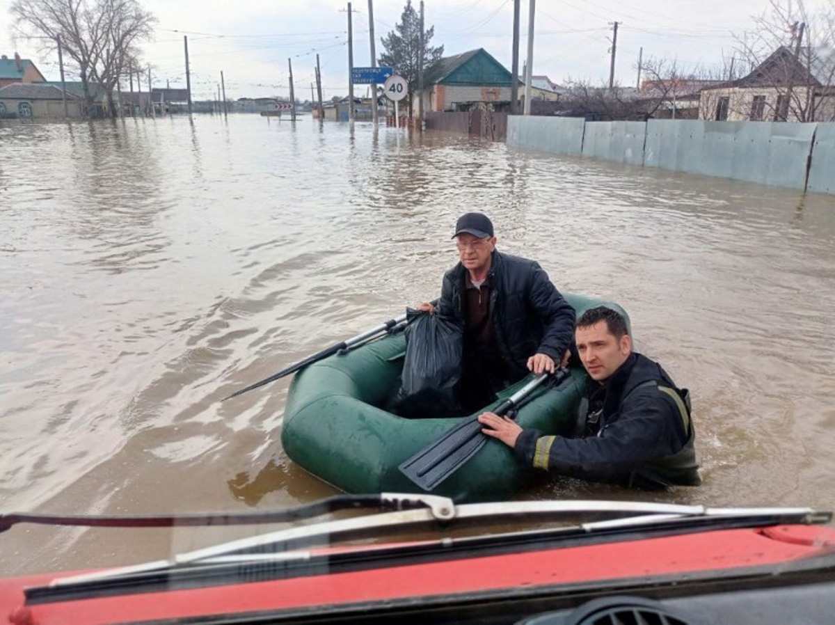 intempéries - plus de 90.000 évacués dans des inondations majeures au kazakhstan et en russie